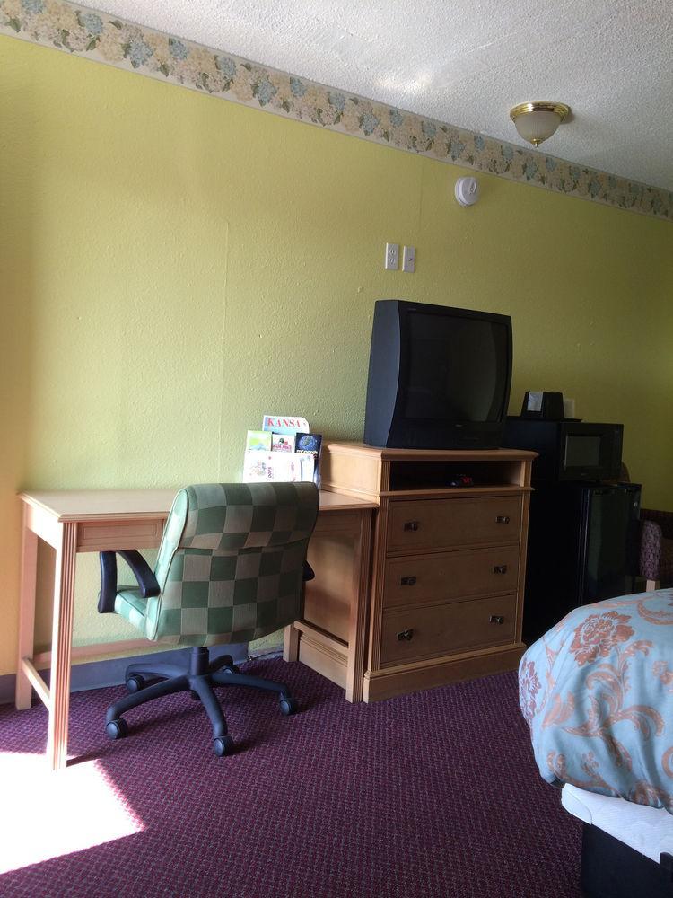 Hutchinson Inn Extérieur photo