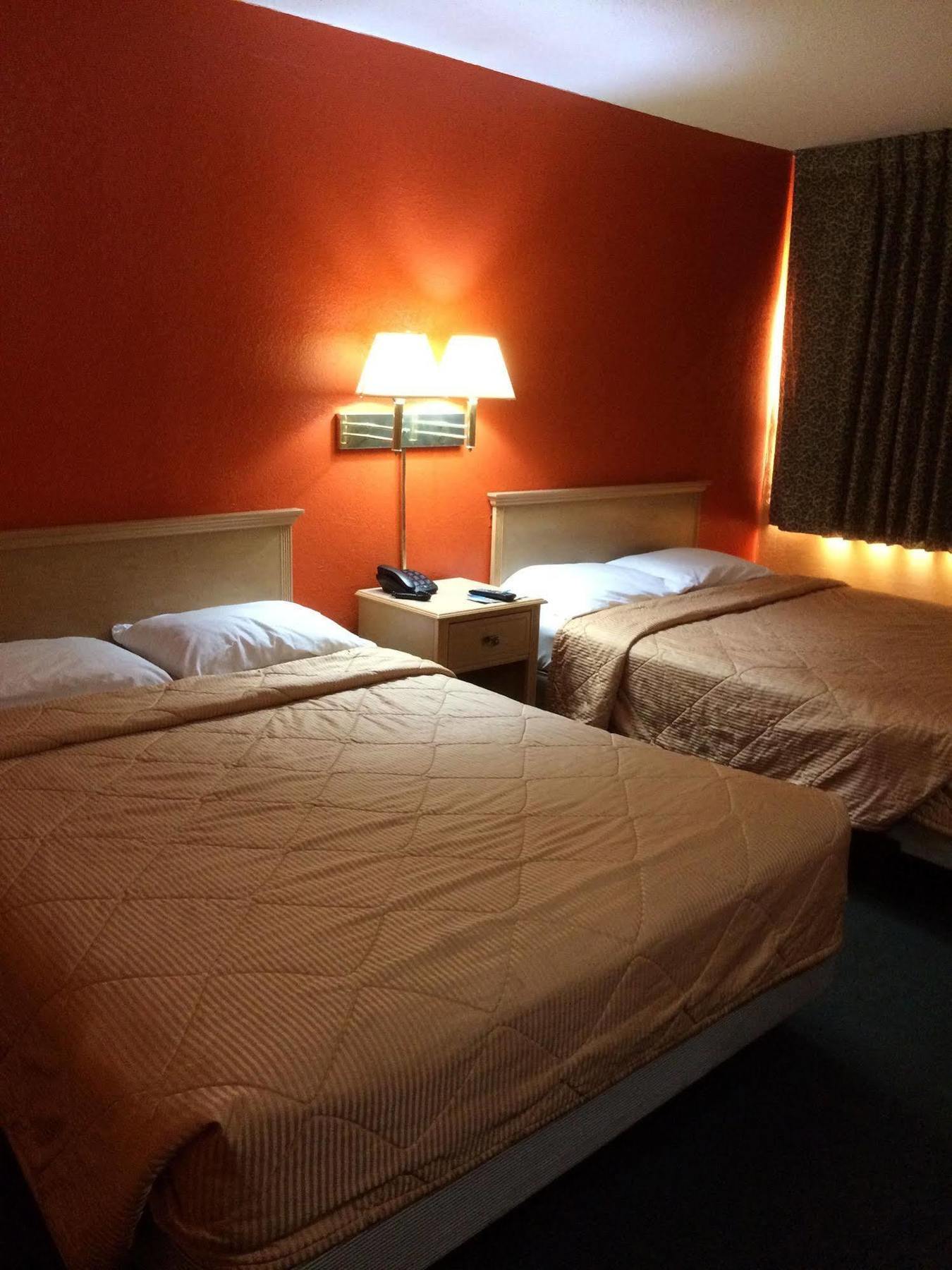 Hutchinson Inn Extérieur photo