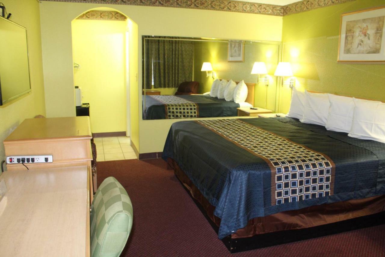 Hutchinson Inn Extérieur photo