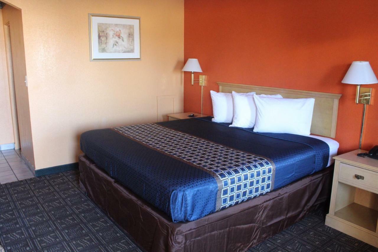 Hutchinson Inn Extérieur photo