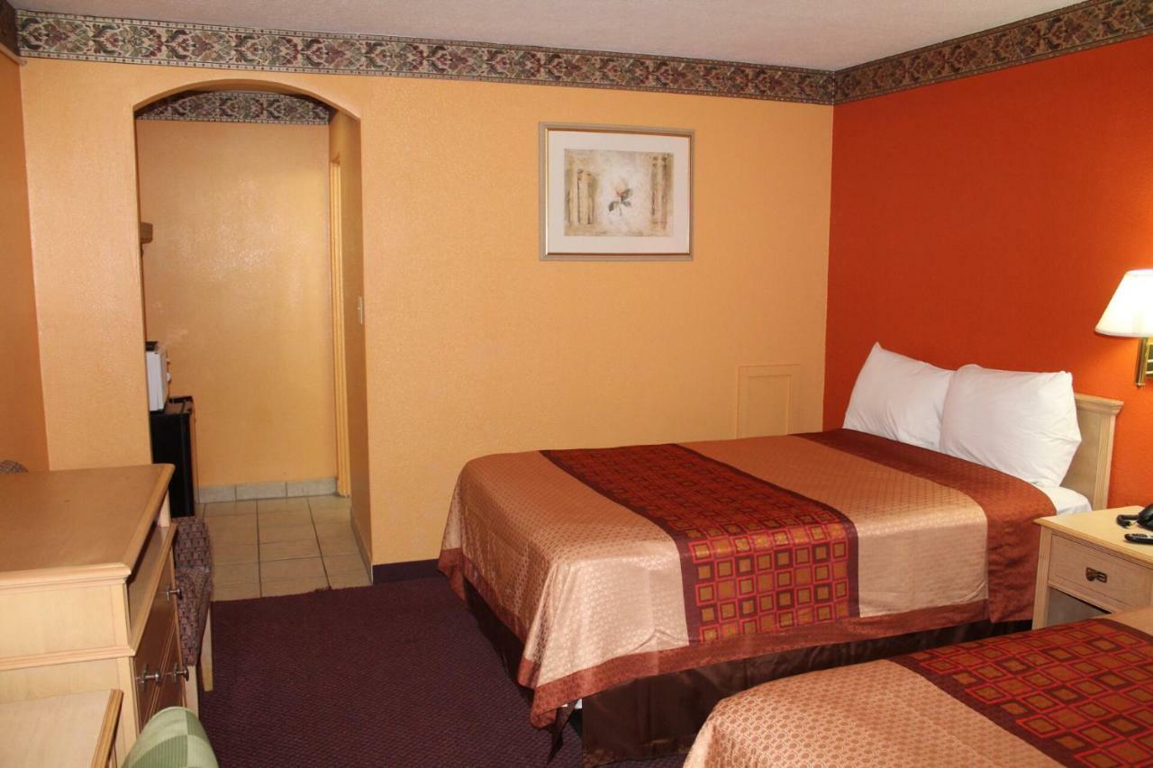 Hutchinson Inn Extérieur photo