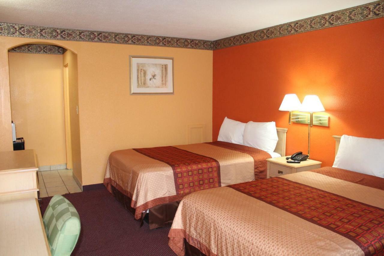 Hutchinson Inn Extérieur photo