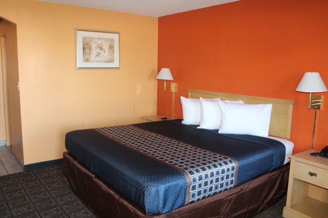Hutchinson Inn Extérieur photo